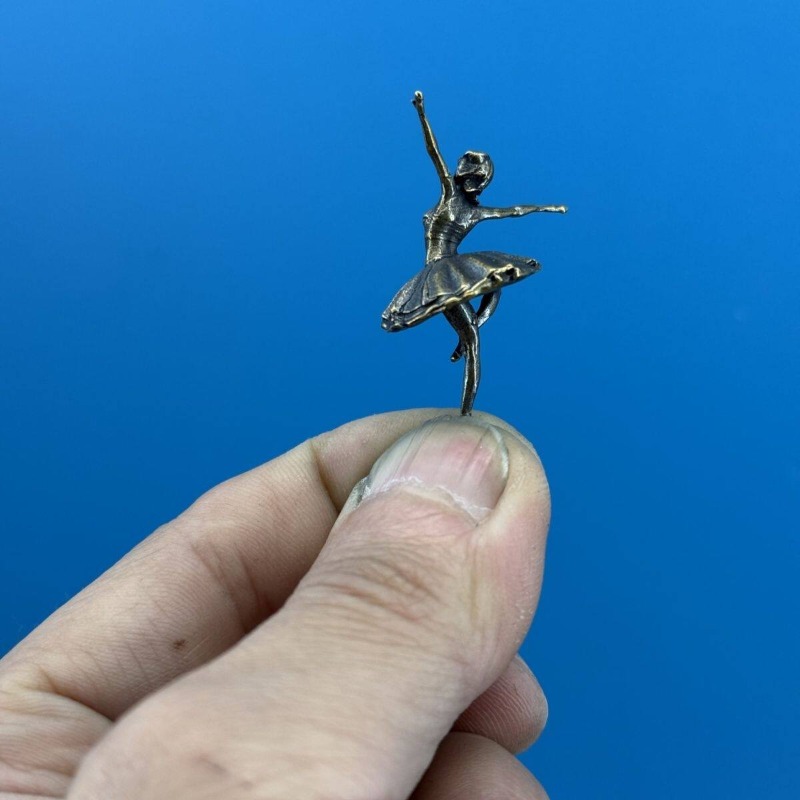 Figuras de acción de Metal Bra - Tech Girl Accessories reseña y precio